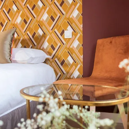 Le Petit Perier 라발