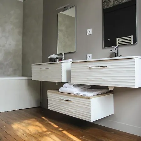 호텔 Le Petit Perier 라발