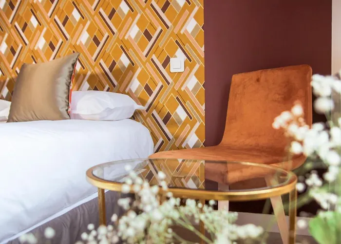 Hotel 3 Etoiles - Le Petit Perier 라발