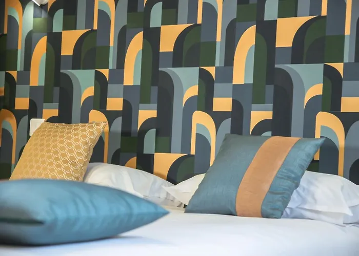 호텔 Hotel 3 Etoiles - Le Petit Perier 라발