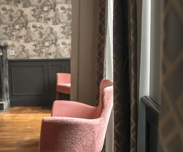 Hotel 3 Etoiles - Le Petit Perier 호텔 라발