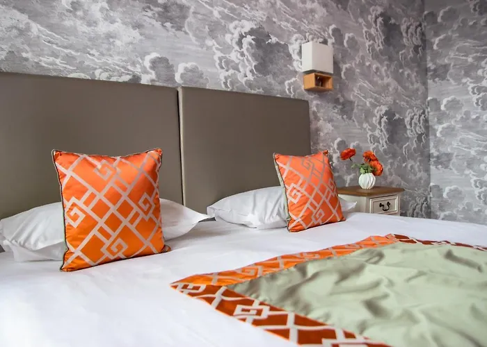 Hotel 3 Etoiles - Le Petit Perier 호텔 라발