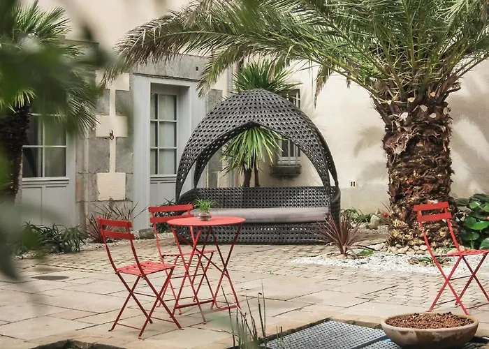 Hotel 3 Etoiles - Le Petit Perier 라발