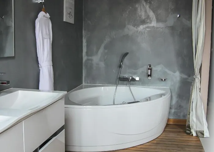 3 Etoiles - Le Petit Perier Hotel Laval (Mayenne)